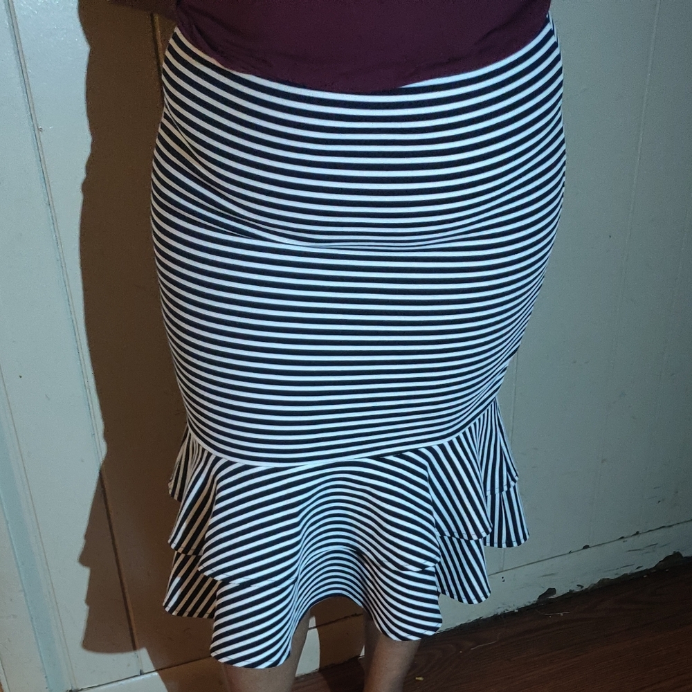Banana Republic pencil skirt with flair
